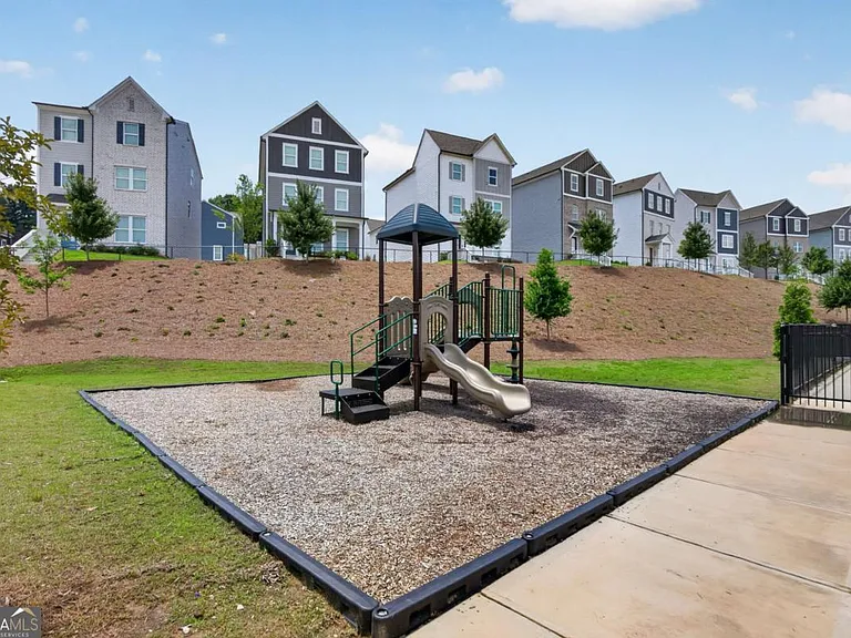 1445 Creekside Cir — Photo 43