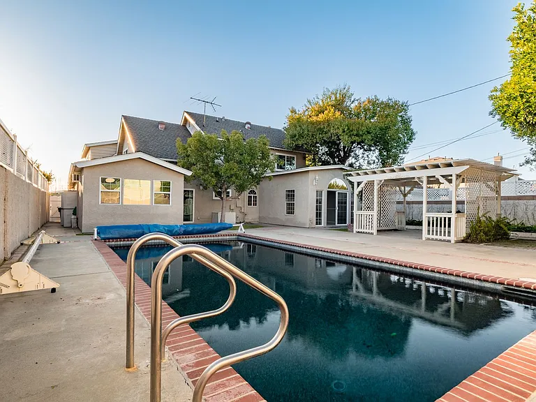 11902 Pine St — Photo 3