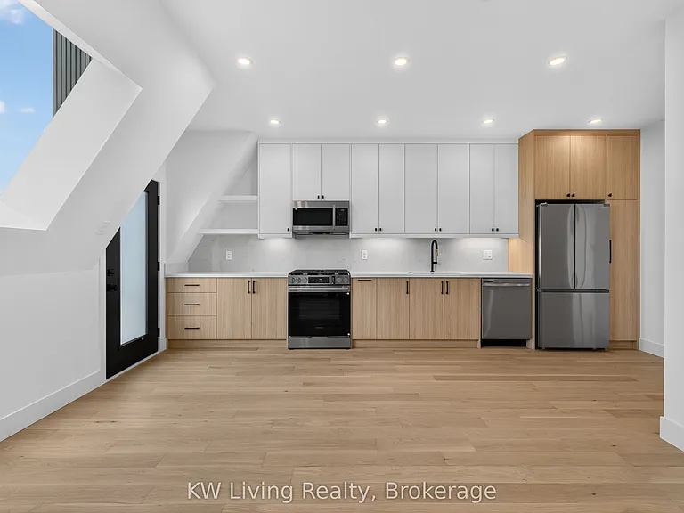 96 Belgravia Ave — Photo 3