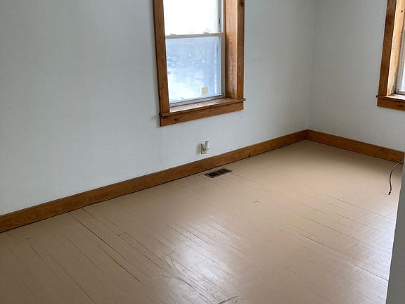 4th image of 8 Dobbs St