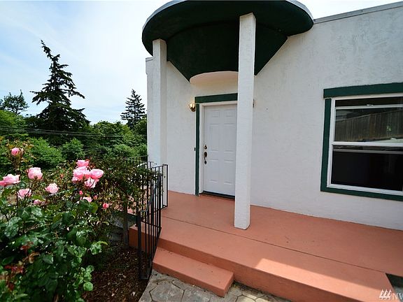 2nd image of 1709 Bayview Dr W