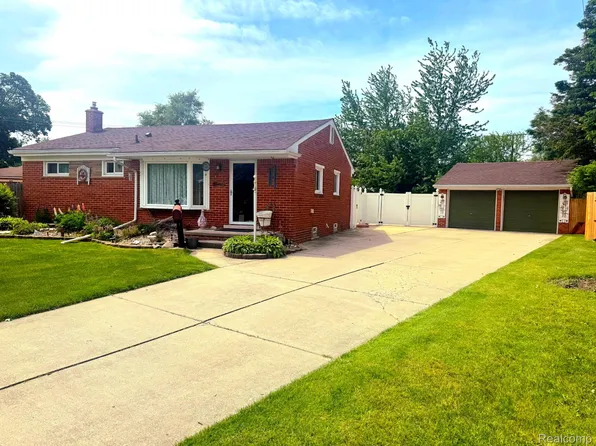 4300 Evans St, Wayne, MI 48184