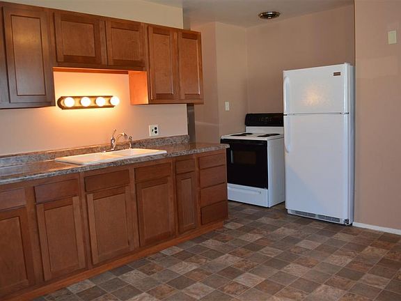 4th image of 1622 Garden St