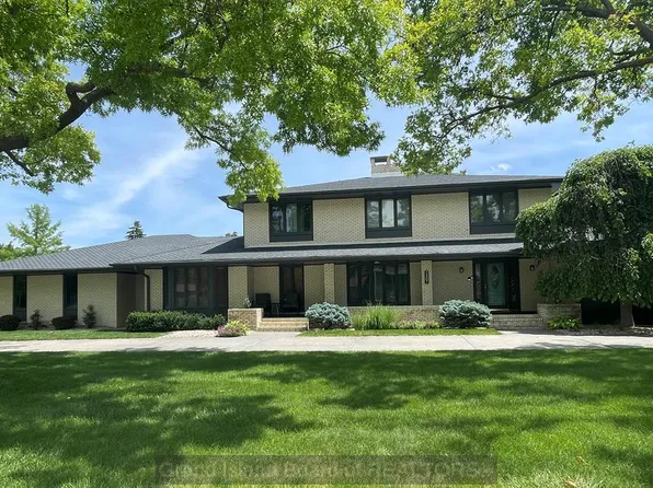 2407 Cottonwood Rd, Grand Island, NE 68801