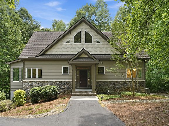 3rd image of 1001 Reaves Dr