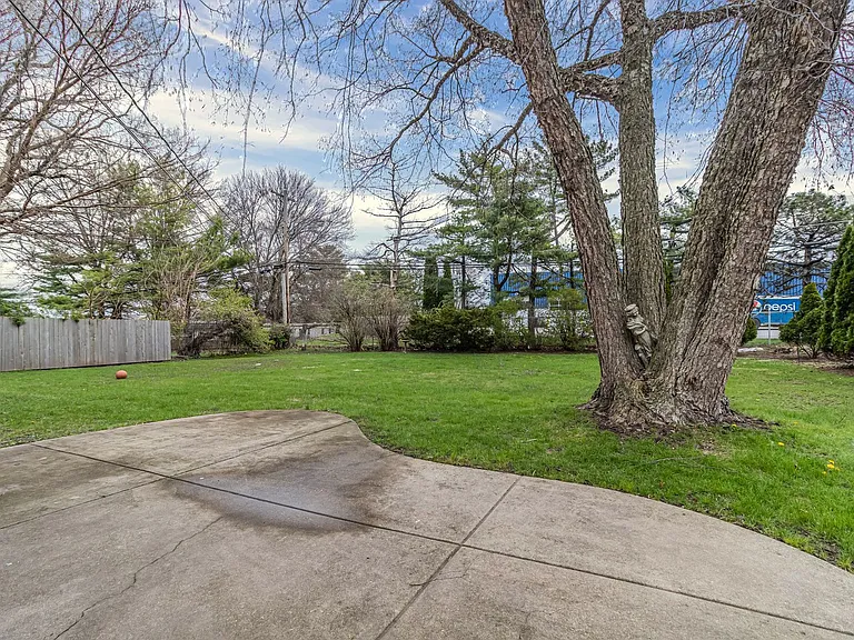 2106 Campbell Dr — Photo 24