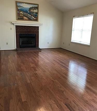2nd image of 105 Cabot Ct W