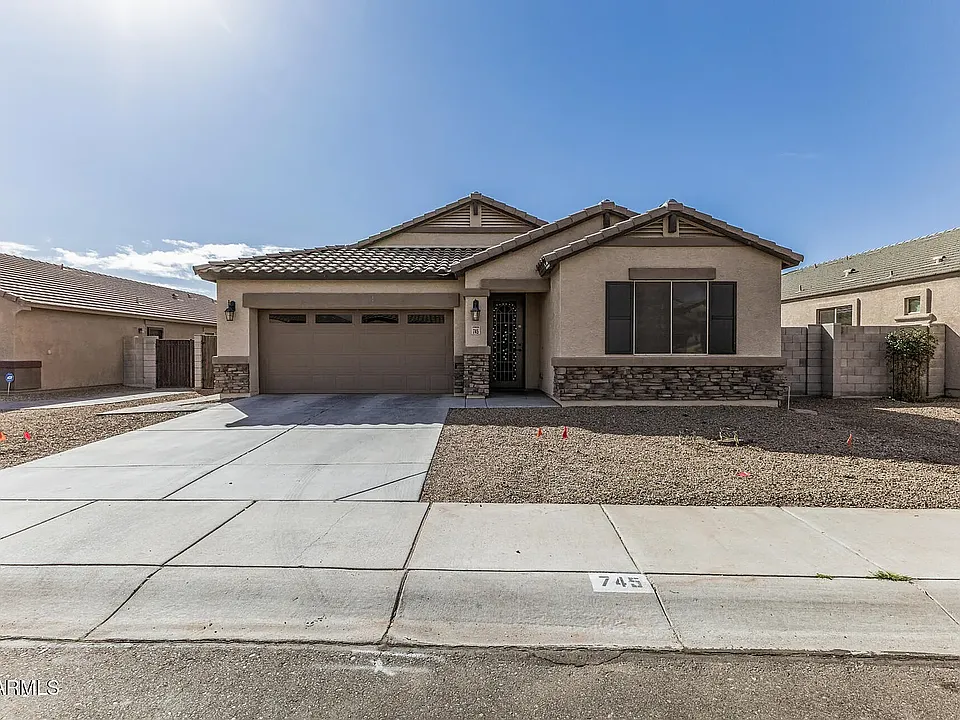 745 W Silver Reef Dr