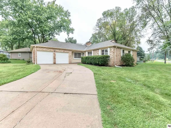 1806 Sherry Dr, Bellevue, NE 68005