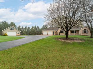 E8958 Broken Branch Ln, New London, WI 54961