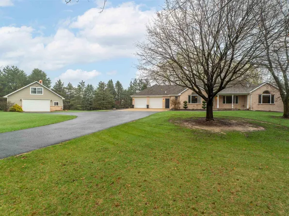 E8958 Broken Branch Ln, New London, WI 54961