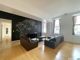196 Crown St