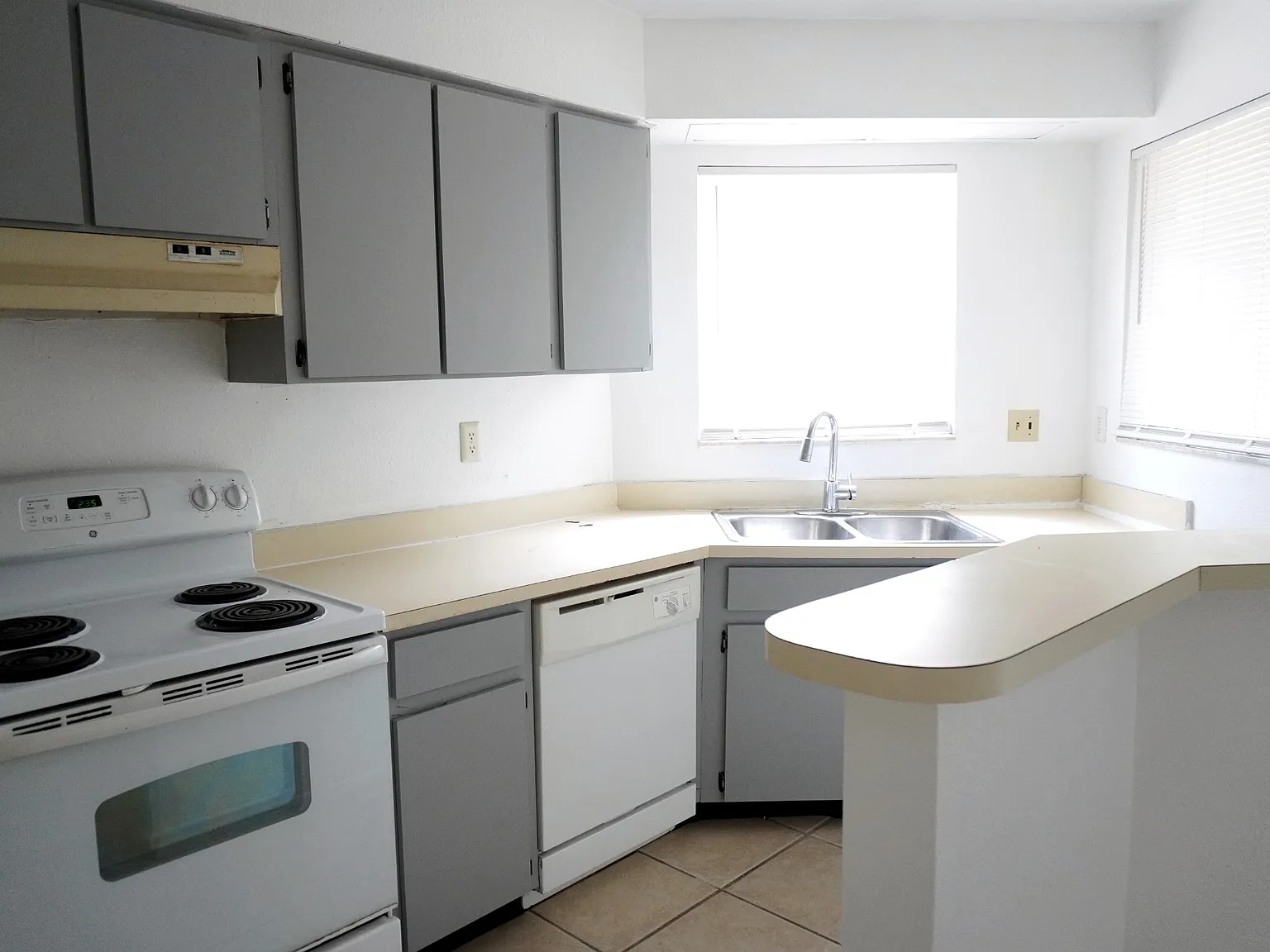3640 Meriden Avenue - 3 — Photo 3