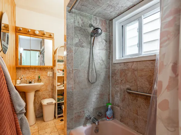 31 Crescent Avenue image 22 of 42