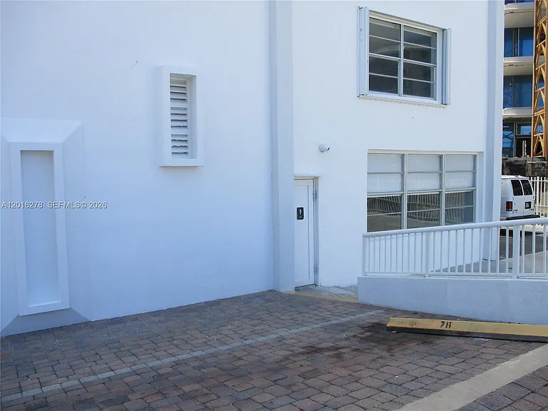 5313 Collins Ave #1111 — Photo 32