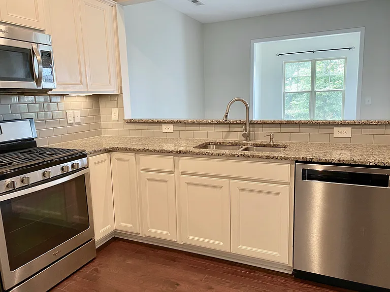 217 Lynchwick Ln — Photo 7