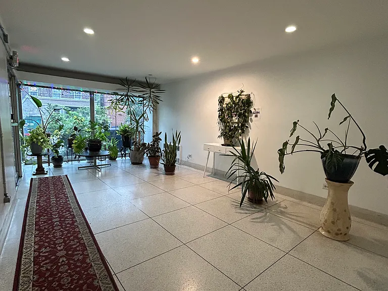Pershing Cres — Photo 1
