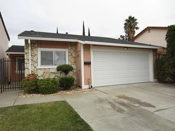 3125 Hemlock St photo 1