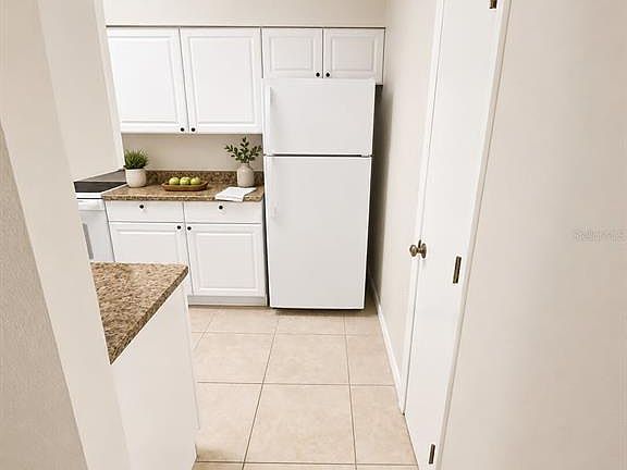 5th image of 1203 Saxony Cir APT B