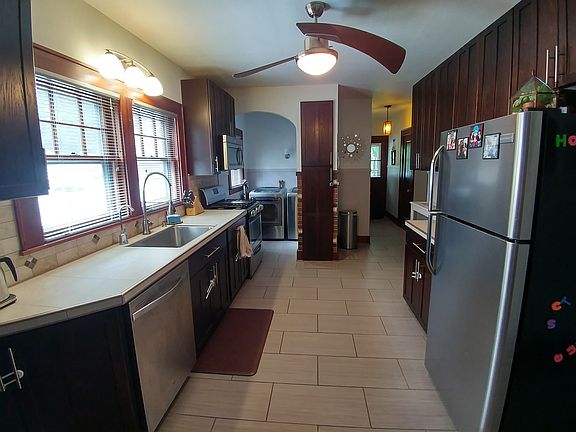 4th image of 65 Sherman Ave
