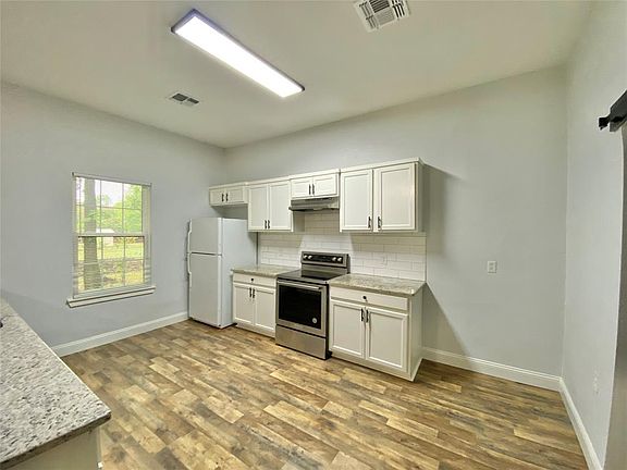 5th image of 827 College St