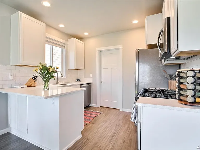 1348 N Lafayette Ave — Photo 3