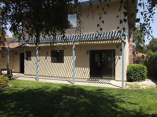 4th image of 2 Princeville Cir