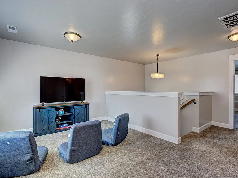 2580 E Blackstone Dr — Photo 24
