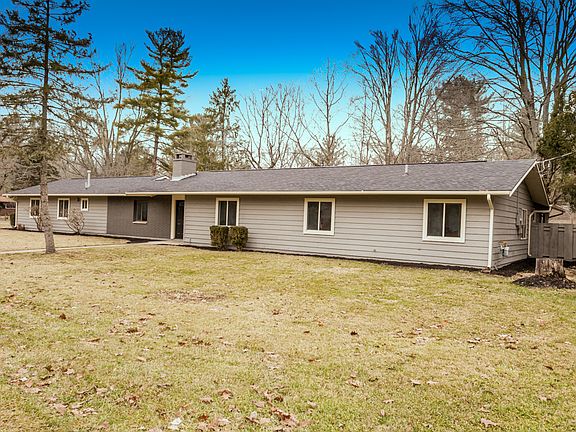 2nd image of 1365 Meadow Ln