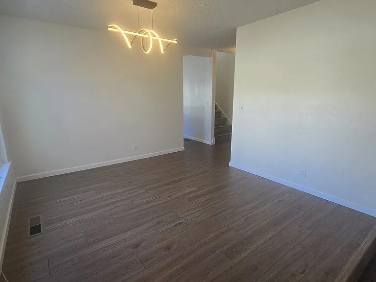 735 Amanda Dr — Photo 6