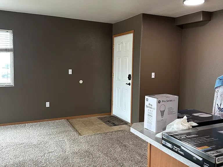 115 E Potter Dr — Photo 10