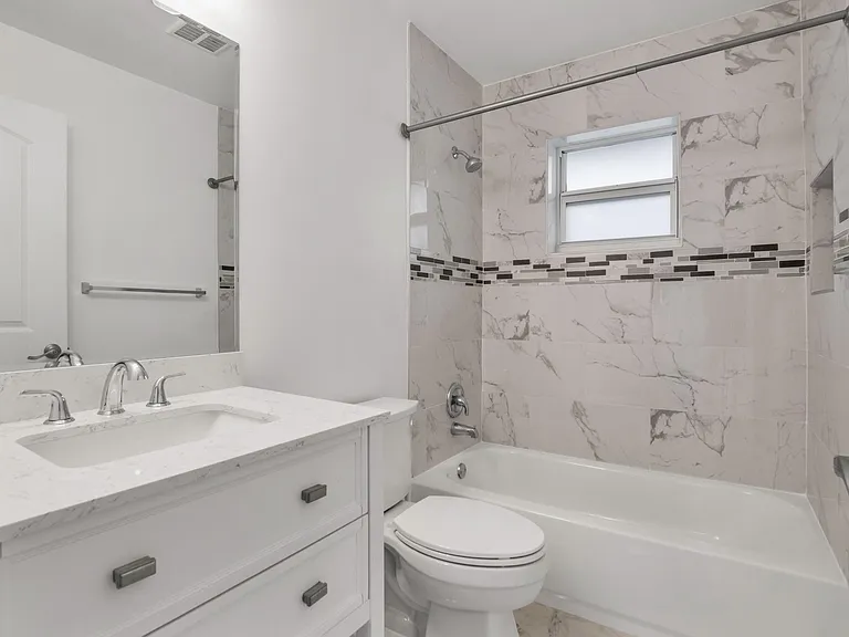 3421 NE 5th Ave — Photo 3