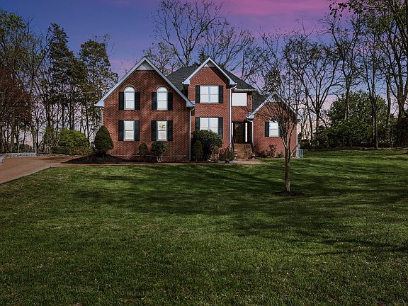 4th image of 104 Acorn Ct