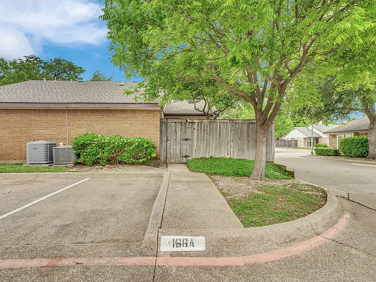 2111 E Belt Line Rd — Photo 21