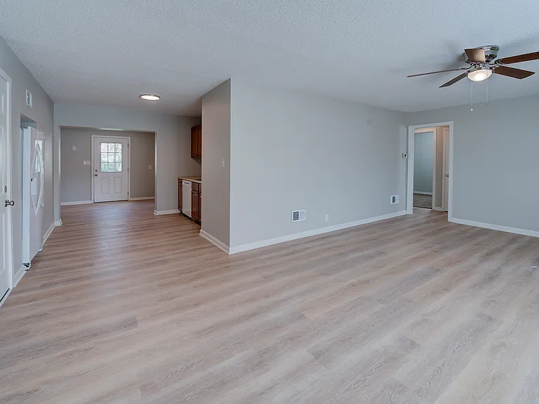 3712 NE Vivion Rd — Photo 3