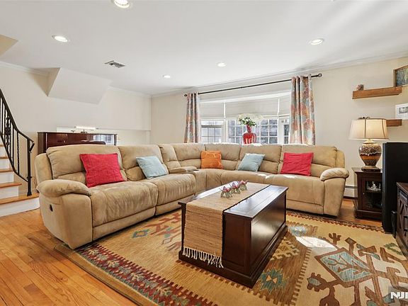 2nd image of 115 Southern Pkwy