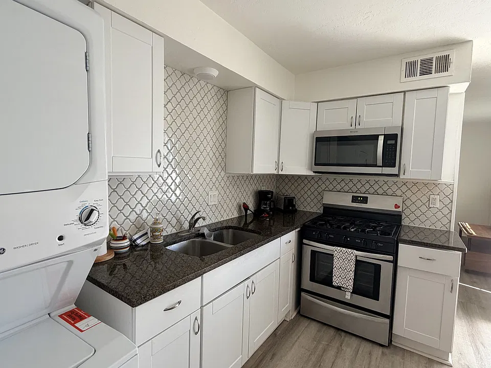 1804 Buena Vista Dr SE #4