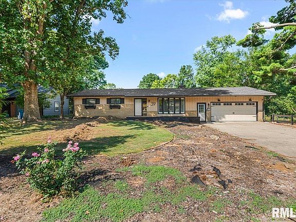 3rd image of 39 Crestview Dr