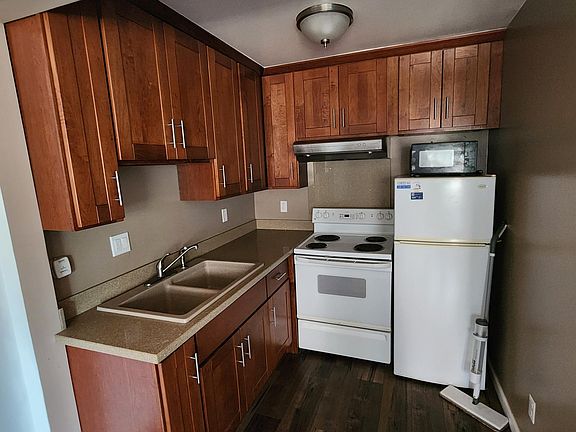 2nd image of 1133 Bonanza Ave #6