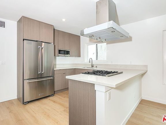 2nd image of 955 N Croft Ave APT 3