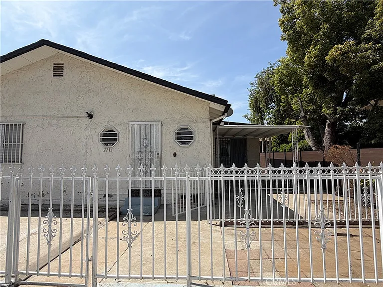 2712 W Hellman Ave — Photo 2