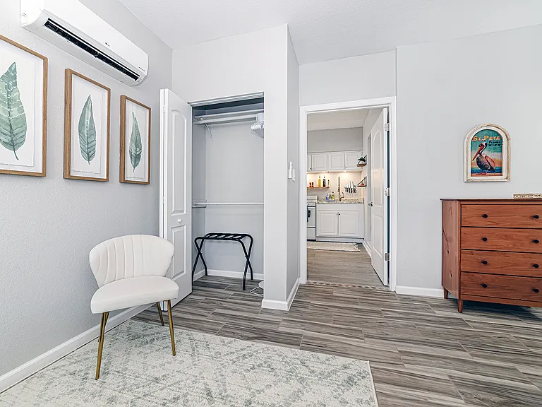 4200 Maple St NE — Photo 10