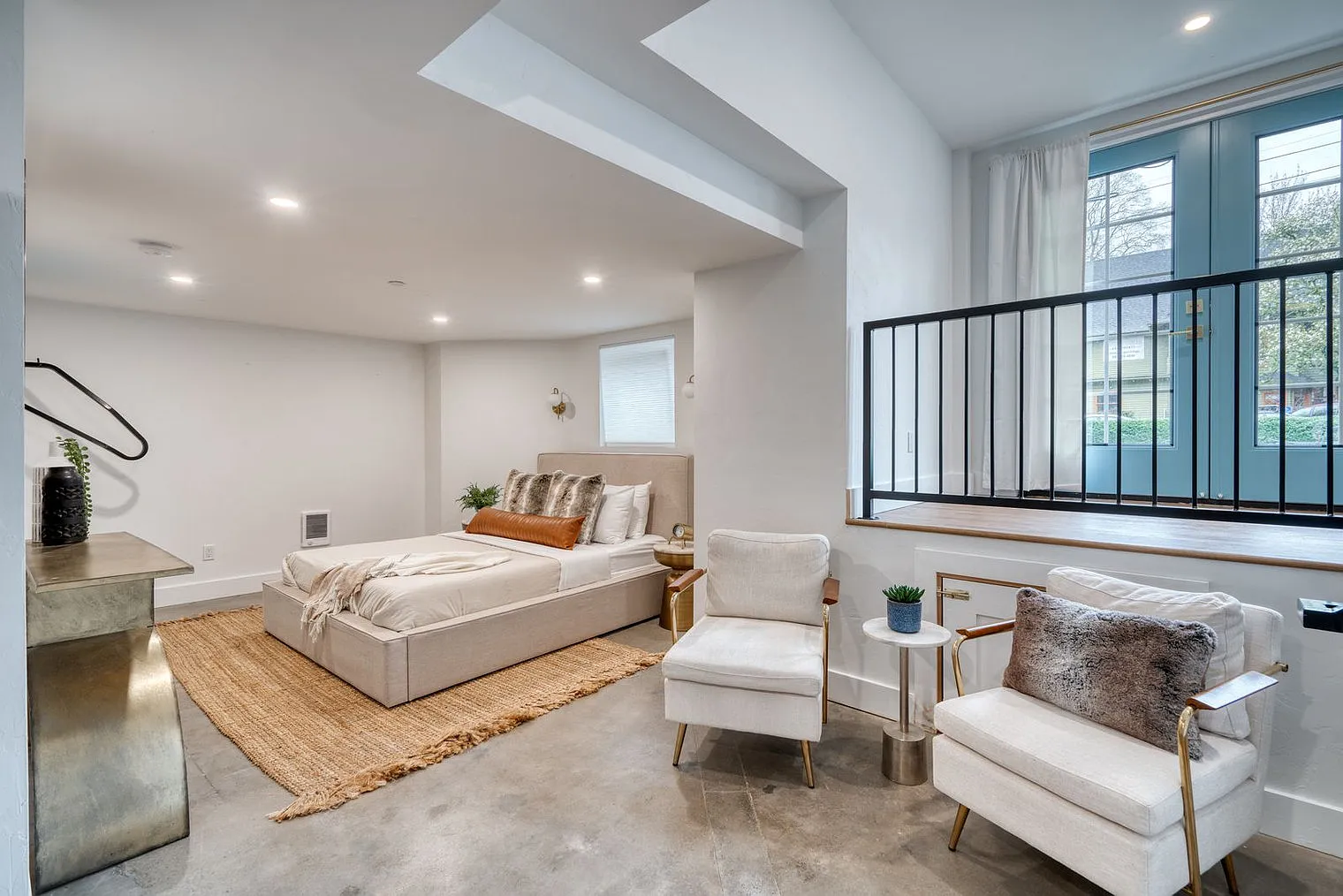 2 bed, 2.0 bath, 990 sqft, $4,154 — Photo 4