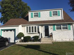 9 Swarthmore Dr, Carteret, NJ 07008