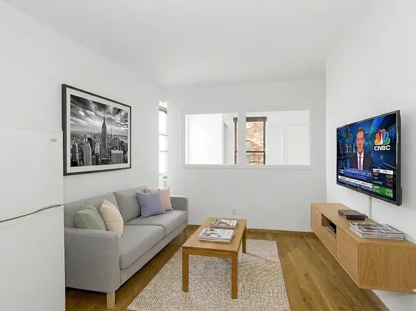 18 King St #9, New York, NY 10014