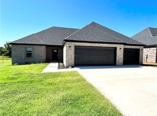 2305 Meyer St, Pea Ridge, AR 72751