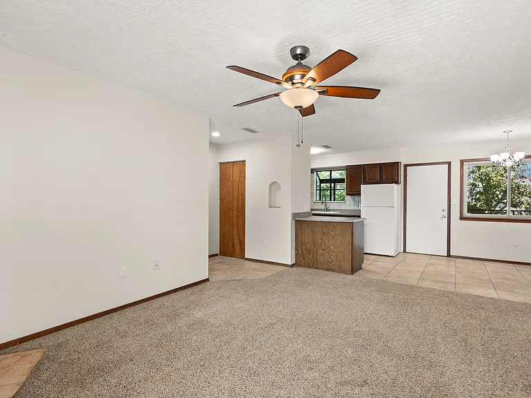 Cloverleaf Apartments — Photo 7