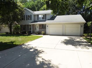 2148 Crestwood Springs Dr, Green Bay, WI 54304