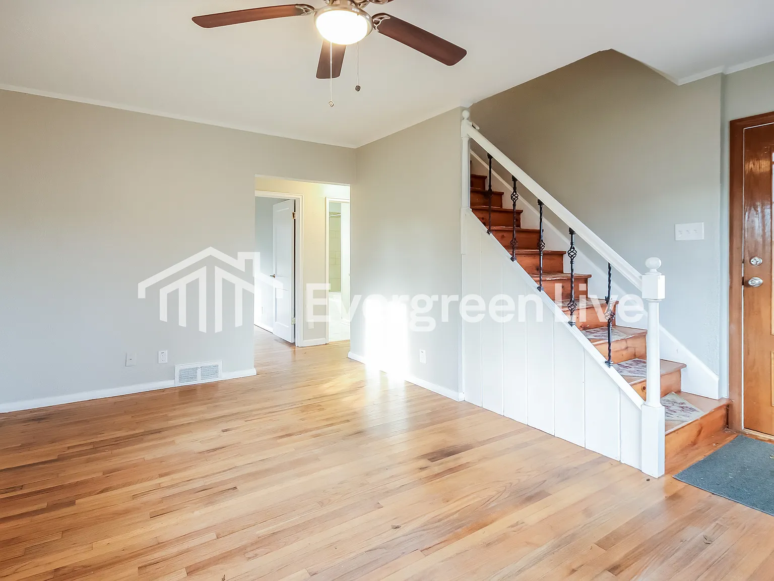 4 bed, 2.5 bath, 1601 sqft, $2,045 — Photo 3