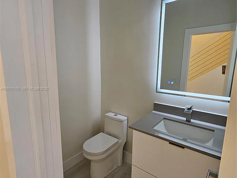 834 Raymond St — Photo 39